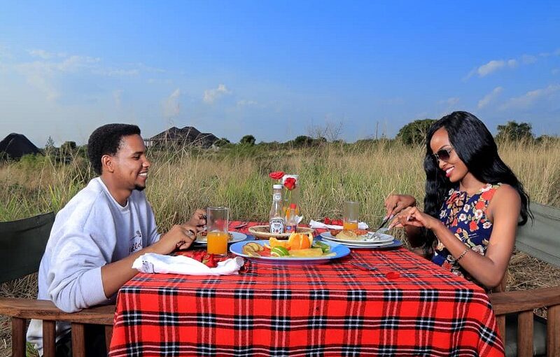 Best Uganda safari tour for couples-Honeymoon safari Uganda